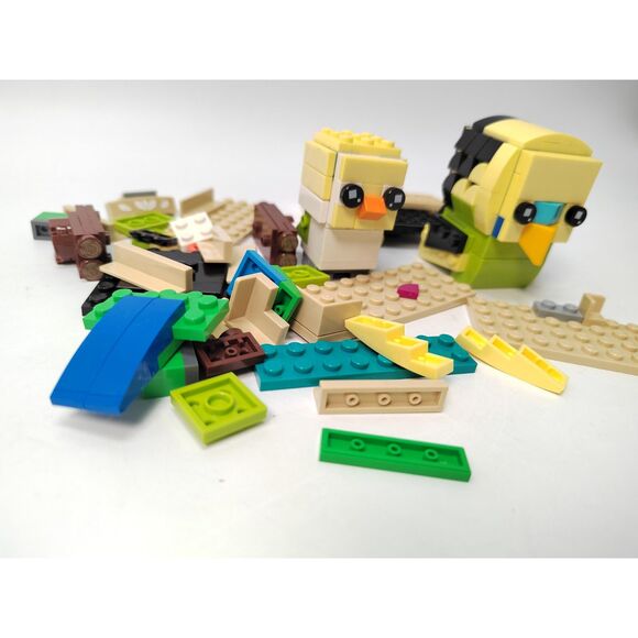 LEGO BrickHeadz Budgie 40443 - Buildable Budgie & Chick Collectible Pet Set - Picture 1 of 3
